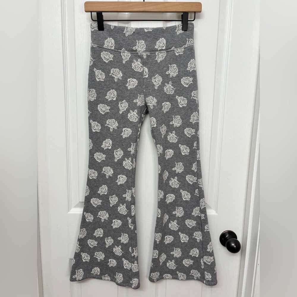 Gray Rose Print Fleece Lined Flare Leggings | SO | Girls L (10/12)